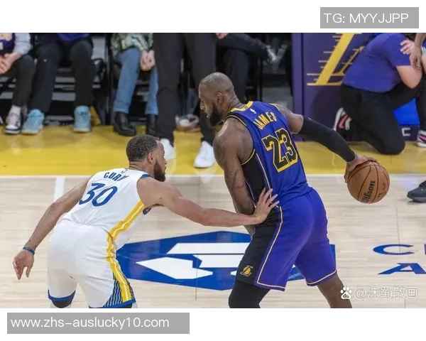 中国赛精彩对决勇士与湖人争锋相对球迷热情高涨期待激烈比赛